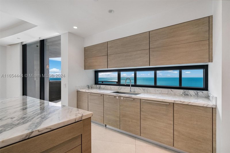 Aluguel de apartamento no Porsche Design Tower 5001