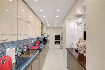 Comprar apartamento no Balmoral Condo 5O/complete