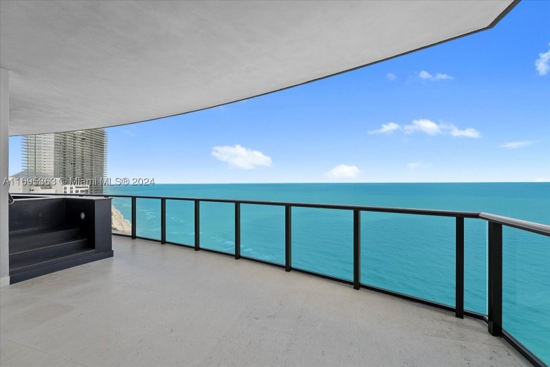 Condo for sale at Porsche Design Tower 3405