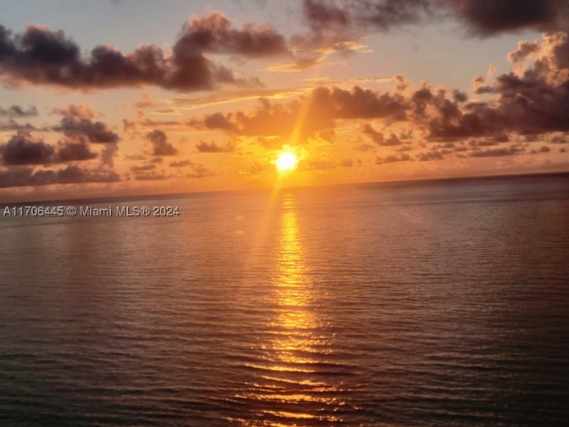 Condo for sale at Pavilion PH-9