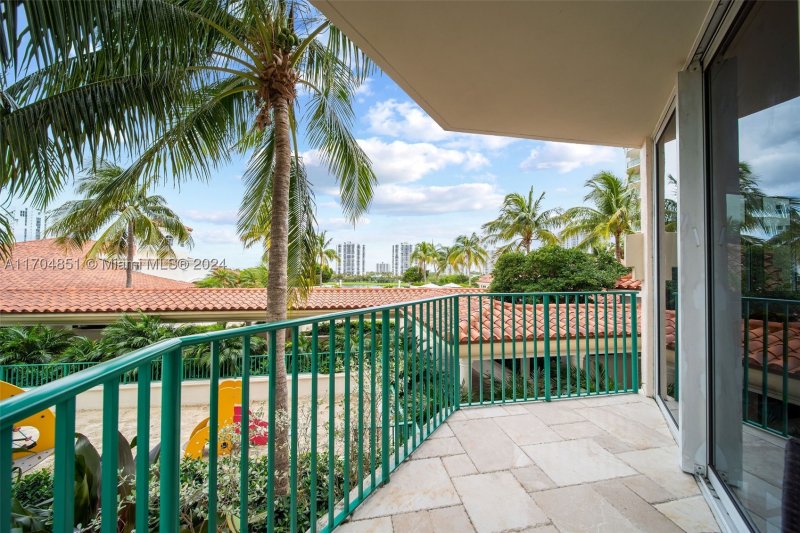 Condo for sale at Turnberry Village South 610