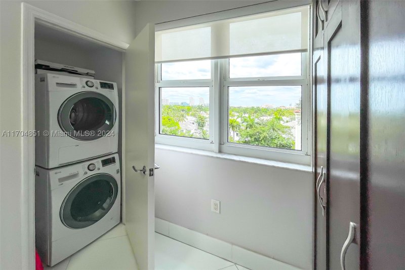 Condo for sale at Turnberry Village South 610