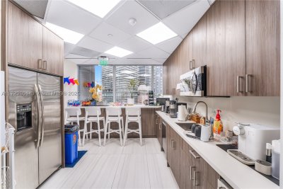 Comprar apartamento no The Club At Brickell Bay 950-A