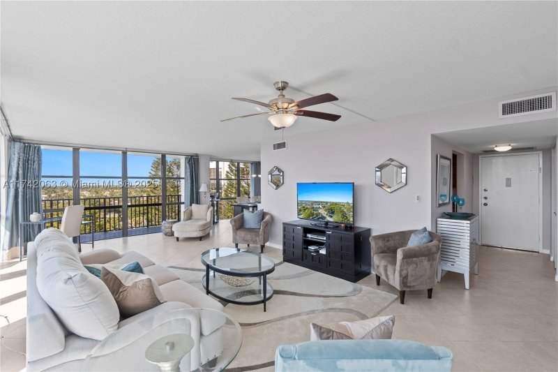 Condo for sale at Oceanview Park 909