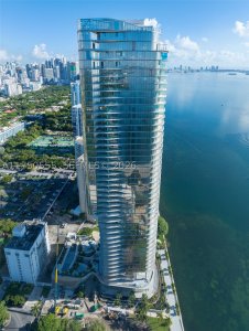 Comprar apartamento no Una Residences at Brickell 3902