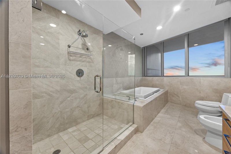 Comprar apartamento no Jade Beach 4705