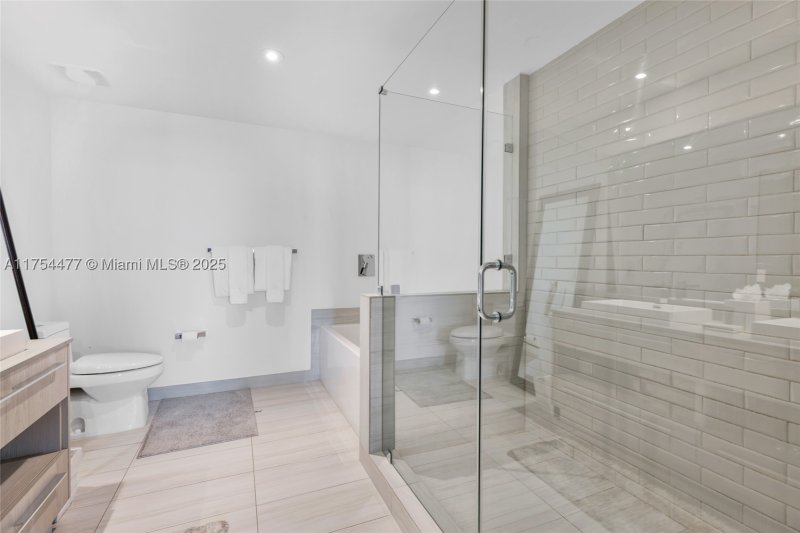 Condo for sale at Hyde Beach House R2505