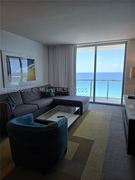 Condo for sale at Sole 1402