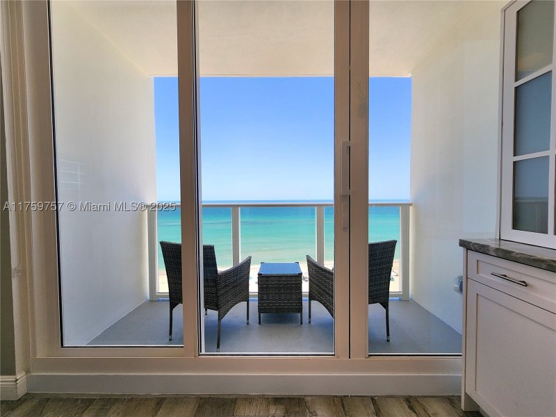 Apartment for rent at Alexander Towers 612