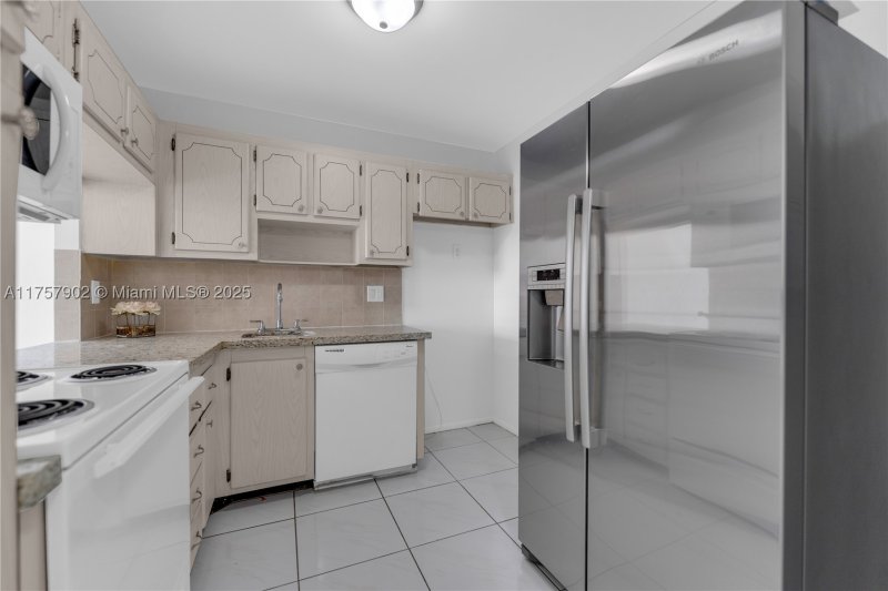 Condo for sale at Imperial Towers 827