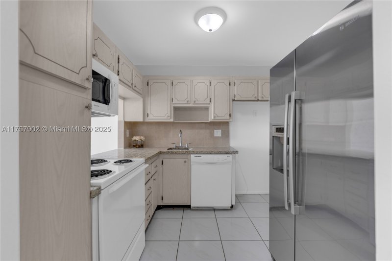 Condo for sale at Imperial Towers 827