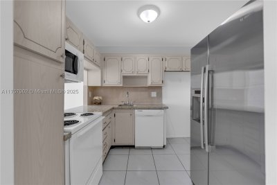 Comprar apartamento en Imperial Towers 827