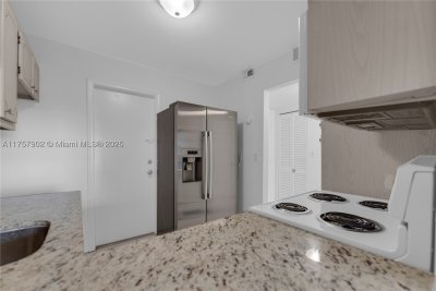 Comprar apartamento en Imperial Towers 827