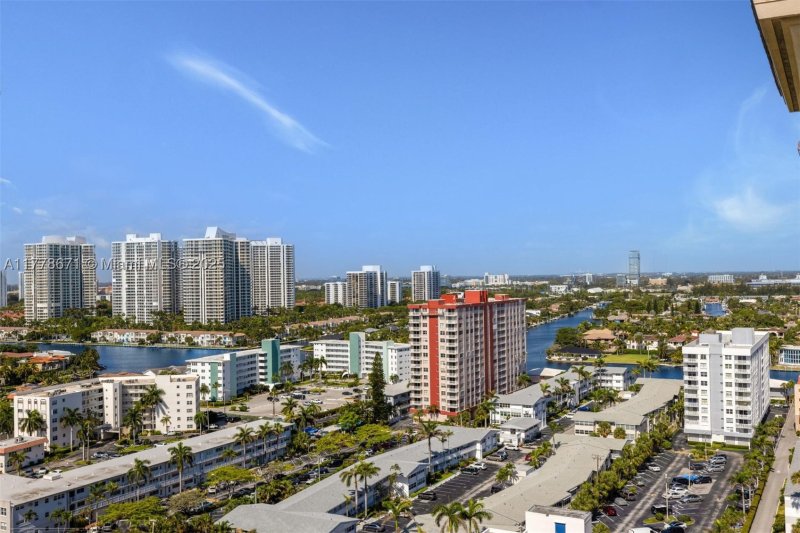 Apartment for rent at 2080 Ocean Drive PH9
