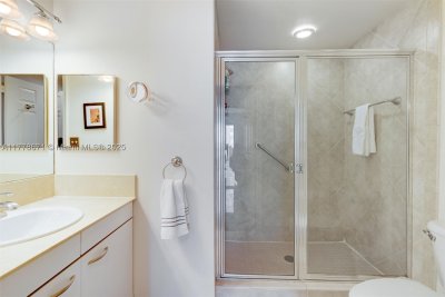 Aluguel de apartamento no 2080 Ocean Drive PH9