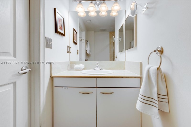 Apartment for rent at 2080 Ocean Drive PH9