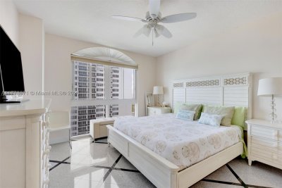 Aluguel de apartamento no 2080 Ocean Drive PH9