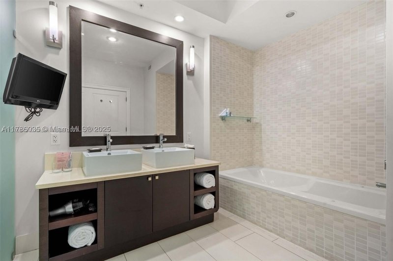 Condo for sale at The Blue Doral 115