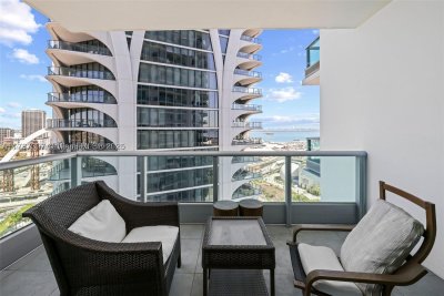 Comprar apartamento no 900 Biscayne 2410