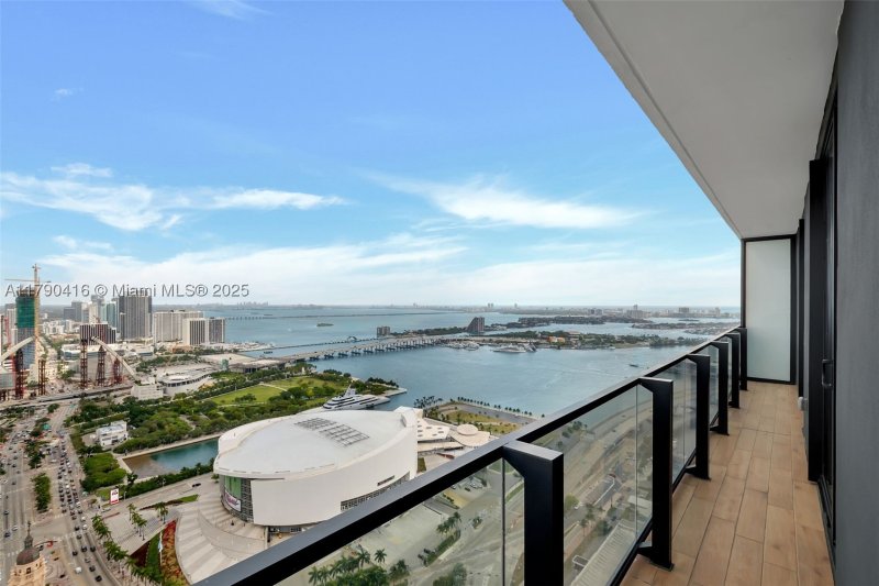 Condo for sale at The Elser Hotel and Residences 3901
