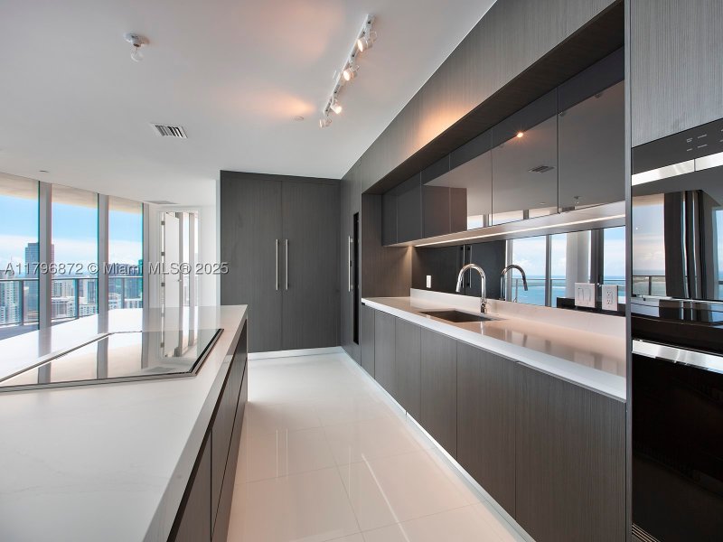 Condo for sale at Paramount Miami WorldCenter PH5011