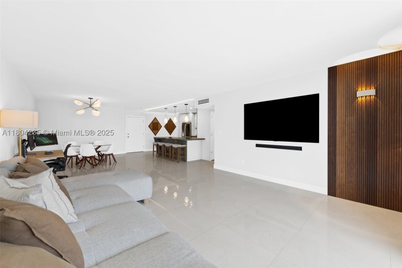 Condo for sale at Oxford Towers 1005