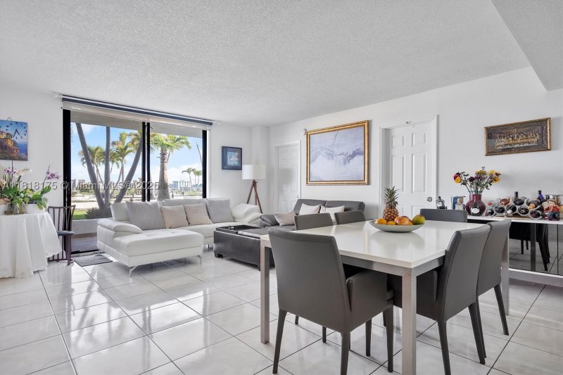 Condo for sale at Sailboat Cay 406