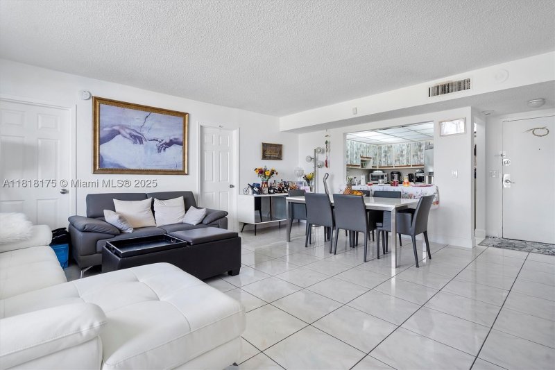 Condo for sale at Sailboat Cay 406