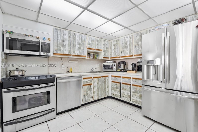 Condo for sale at Sailboat Cay 406