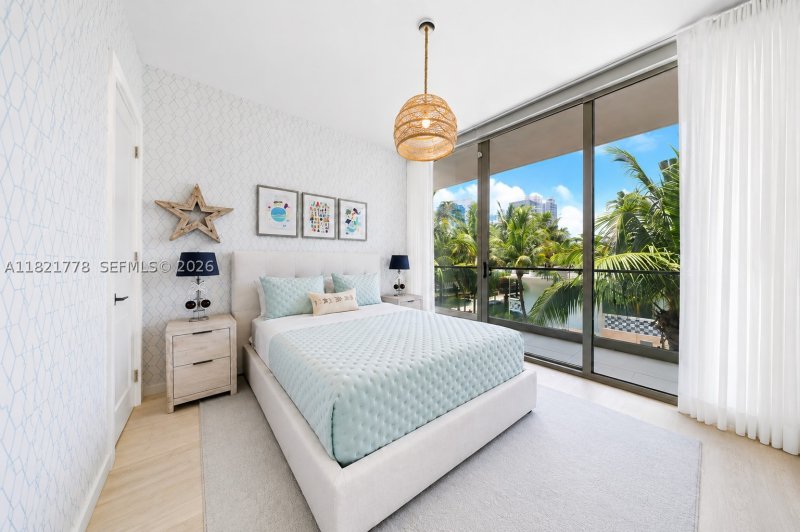 Condo for sale at Three Hundred Collins 3D