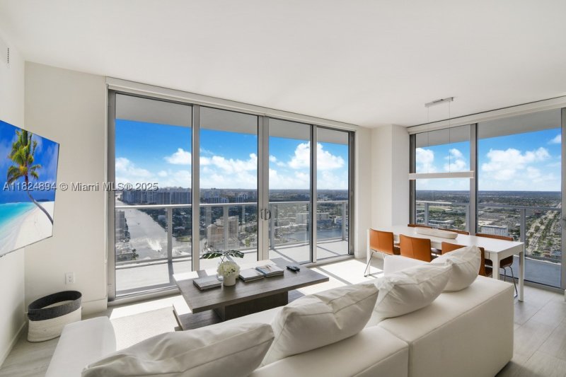 Apartment for rent at Hyde Beach House T3708