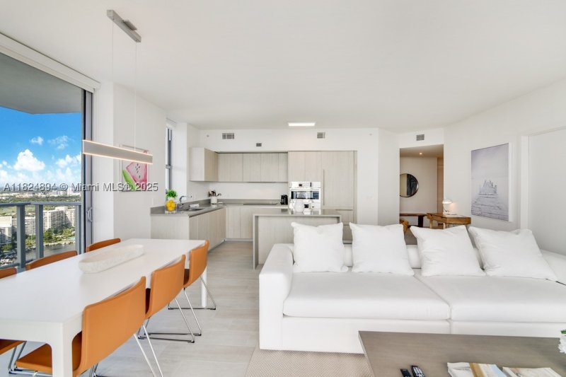 Apartment for rent at Hyde Beach House T3708