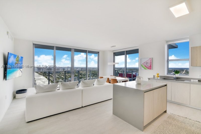 Apartment for rent at Hyde Beach House T3708