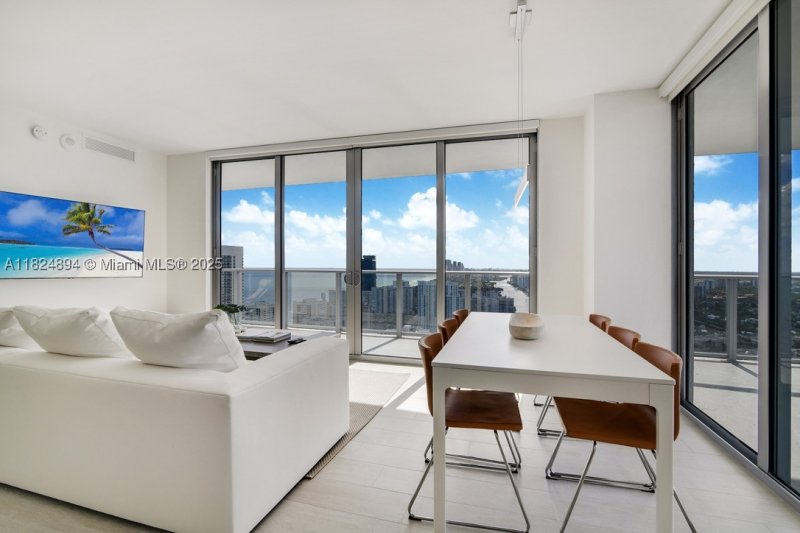 Apartment for rent at Hyde Beach House T3708