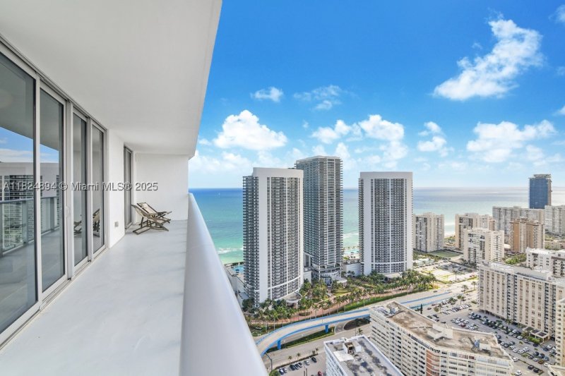 Apartment for rent at Hyde Beach House T3708