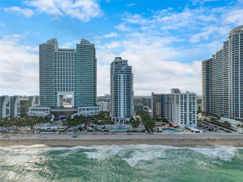 Alquiler de apartamento en Diplomat Residences 402