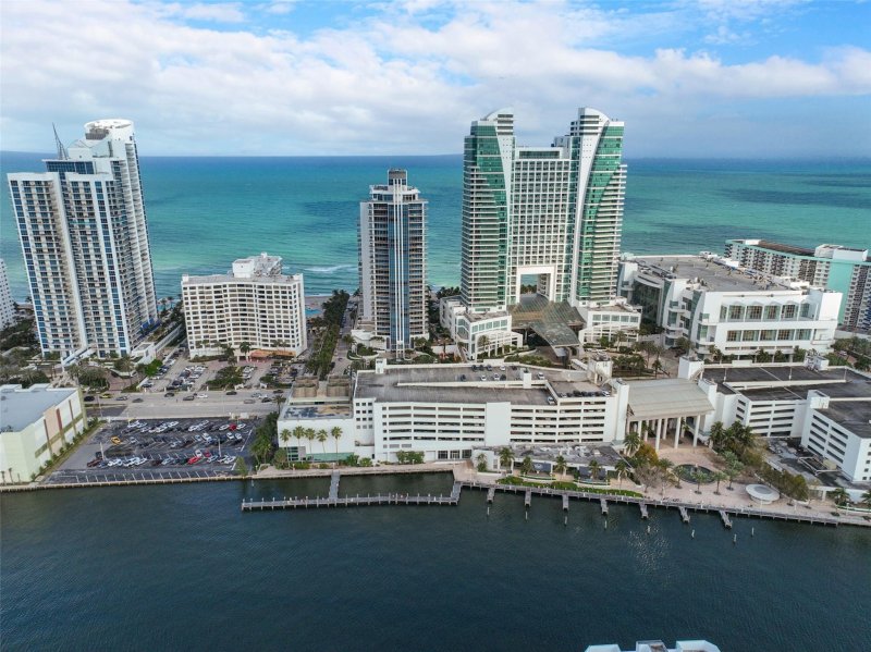 Alquiler de apartamento en Diplomat Residences 402