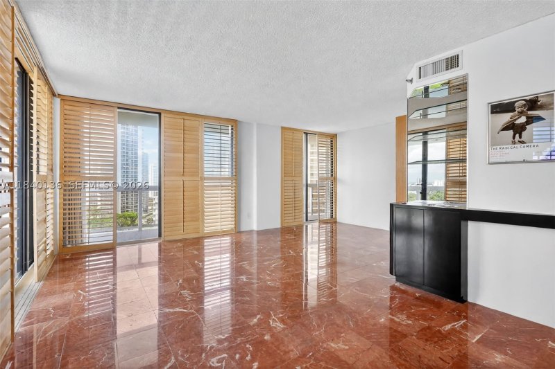Comprar apartamento en The Landmark 1406