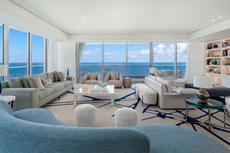 Condo for sale at FENDI Chateau Residences 1101