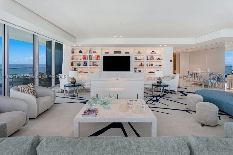 Condo for sale at FENDI Chateau Residences 1101