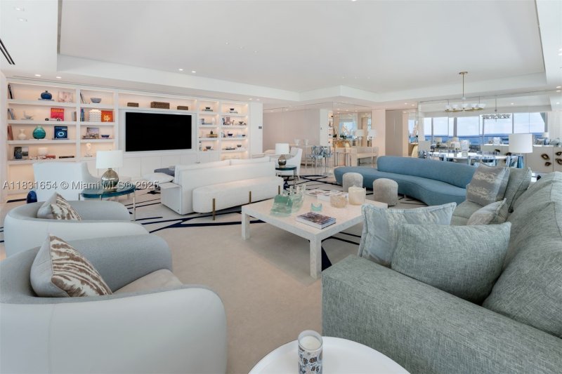 Condo for sale at FENDI Chateau Residences 1101