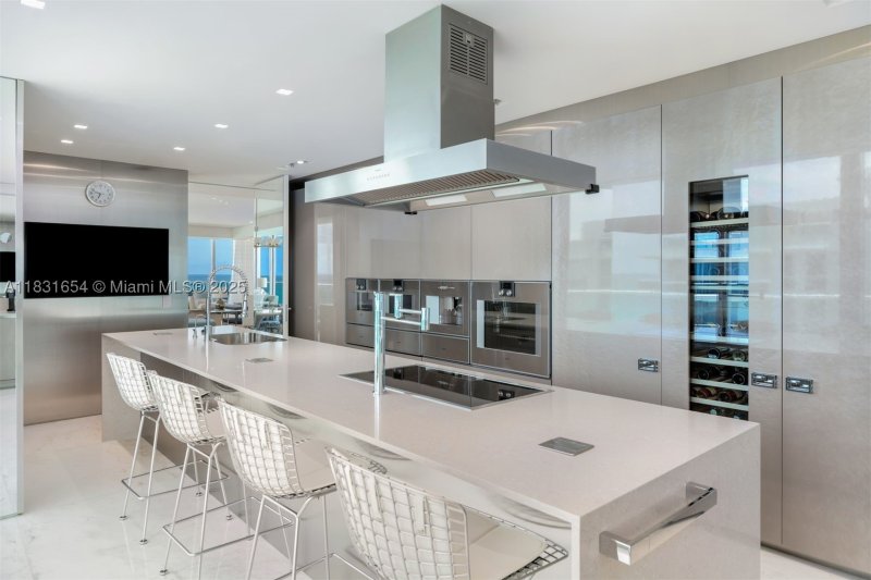 Condo for sale at FENDI Chateau Residences 1101