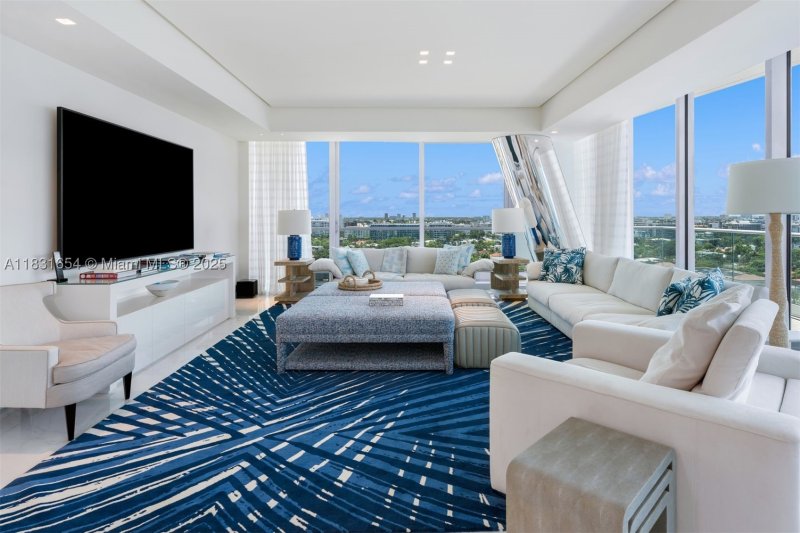 Condo for sale at FENDI Chateau Residences 1101