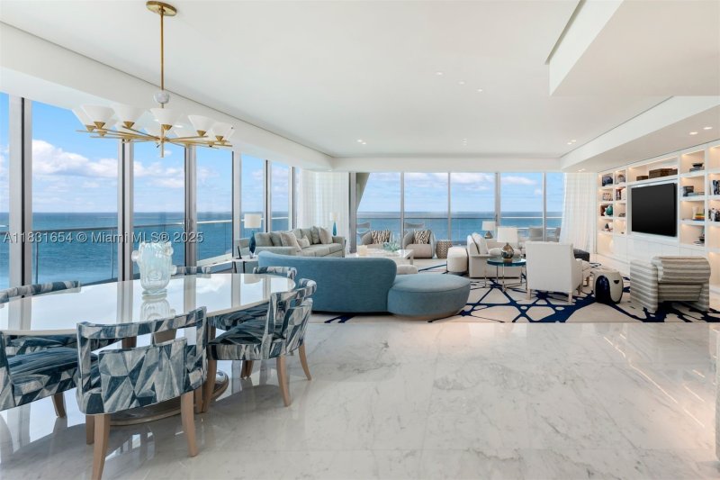 Condo for sale at FENDI Chateau Residences 1101
