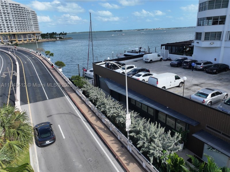 Comprar apartamento no Four Ambassadors 4C041