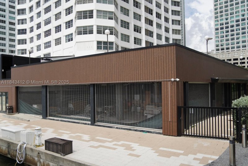Comprar apartamento no Four Ambassadors 4C041