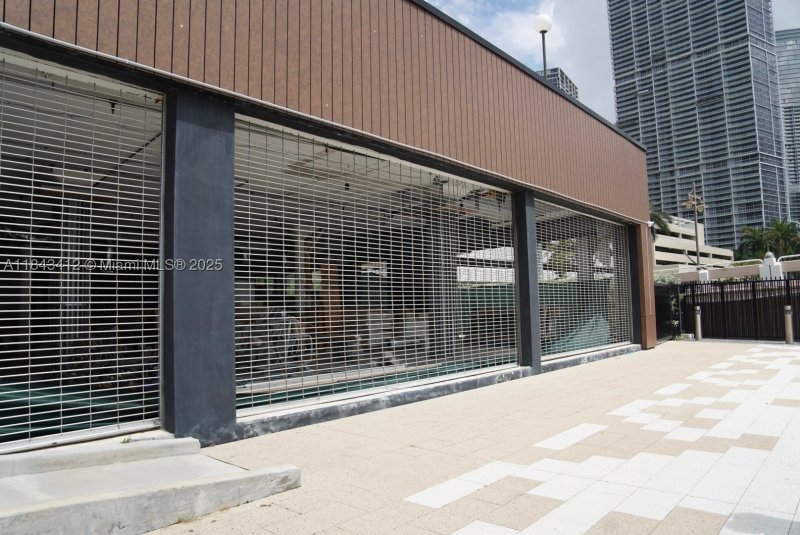 Comprar apartamento no Four Ambassadors 4C041