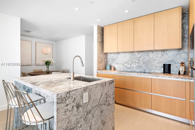 Comprar apartamento no Five Park Miami Beach 3604
