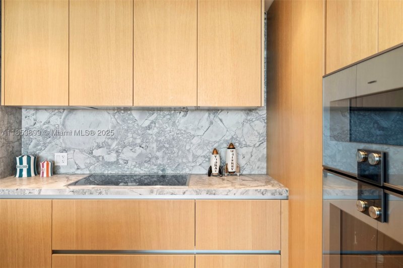 Comprar apartamento no Five Park Miami Beach 3604