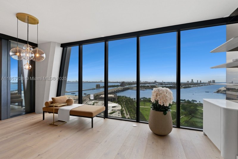 Comprar apartamento en One Thousand Museum 2402